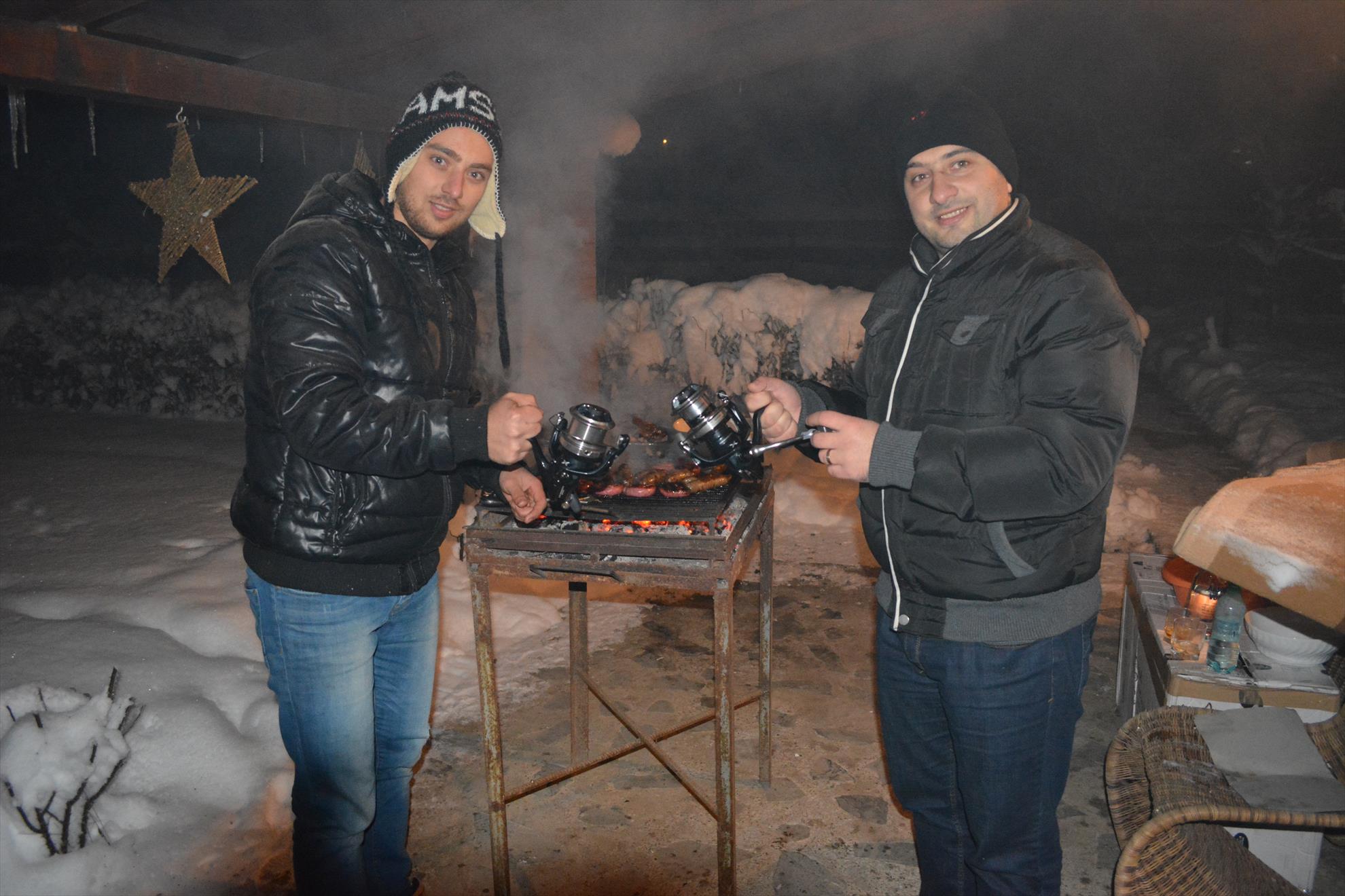 Diverse :) - La multi, multi ani tuturor si FIRE INTINSE IN ANUL CE A VENIT !!!!! :)